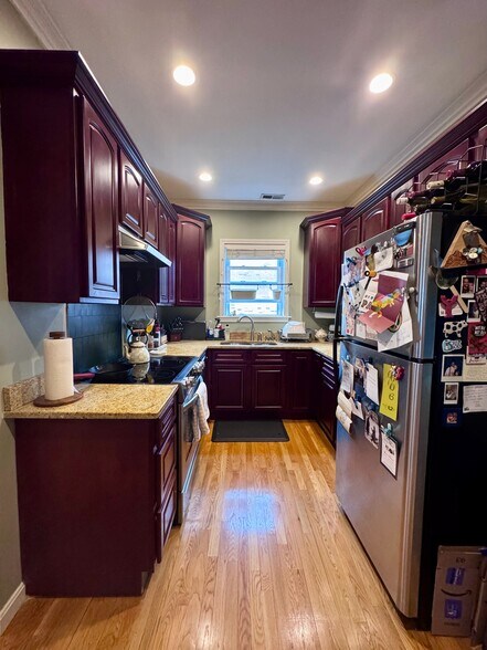 Building Photo - 127 Heath St