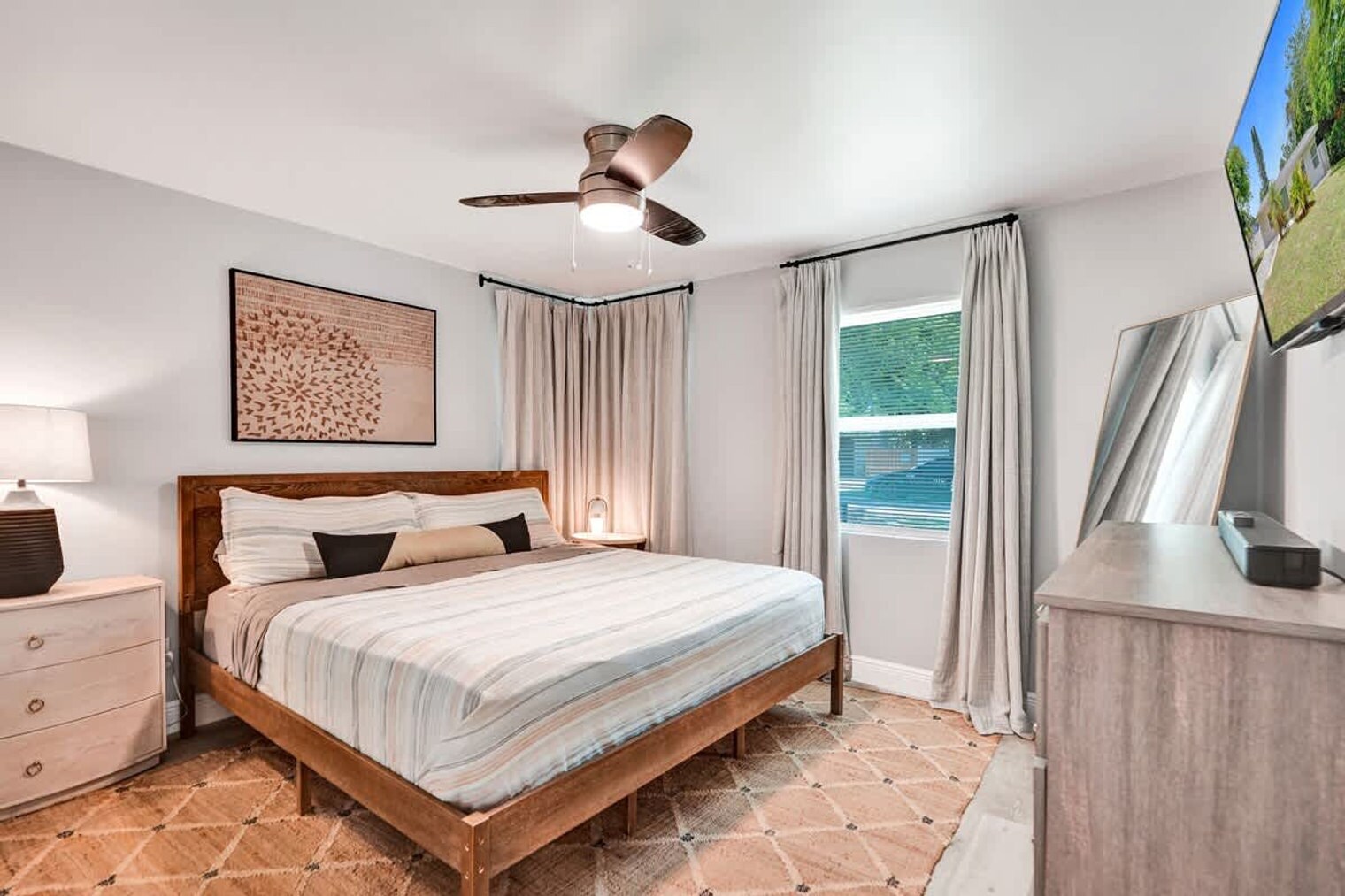 Building Photo - 1587 NE 30th St