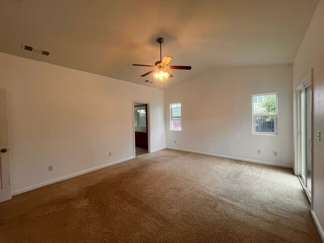 Building Photo - 2340 Catavee Ave