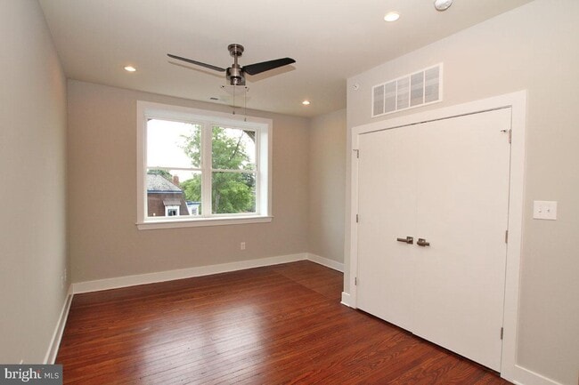 Building Photo - 400 S 45th St