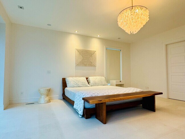 Building Photo - 470 Oceanfront