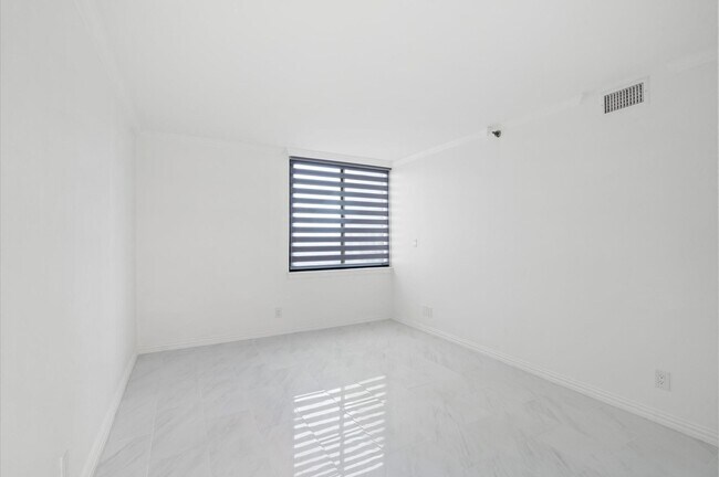 Building Photo - 3525 Sage Rd