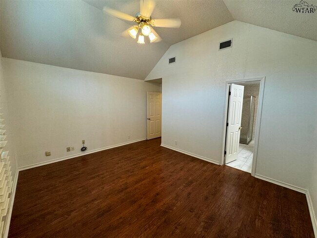 Building Photo - 4845 Shenandoah Dr