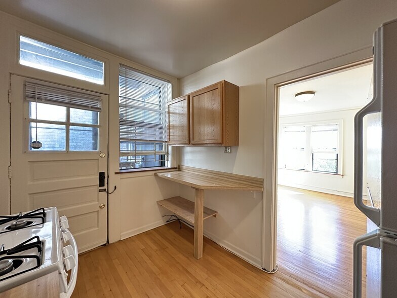 Building Photo - 4301 N Francisco Ave