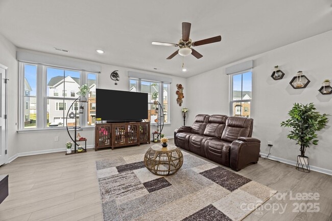 Building Photo - 2665 Grantham Place Dr