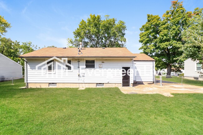 Building Photo - 230 W St Anthony Ln