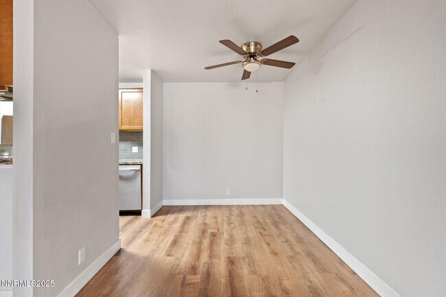 Building Photo - 2955 Lakeside Dr
