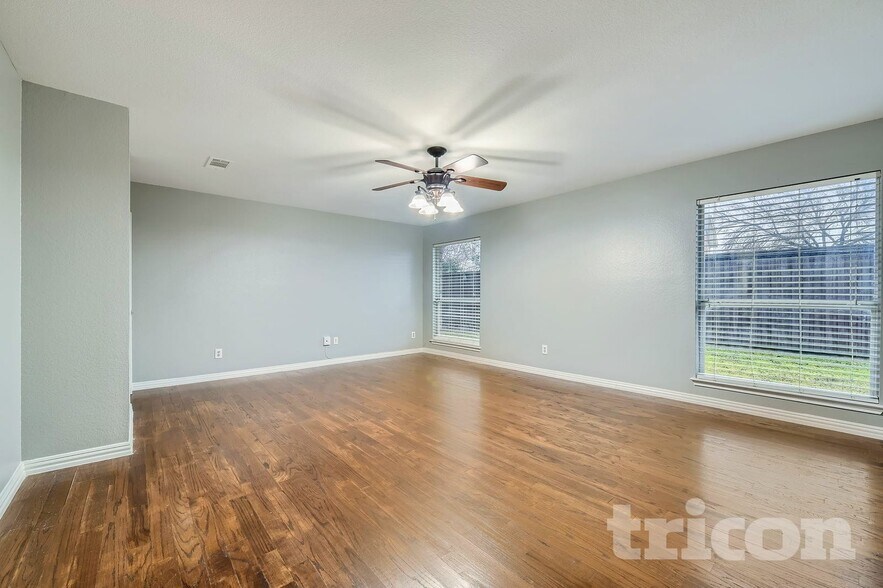 Building Photo - 220 Flatwood Dr