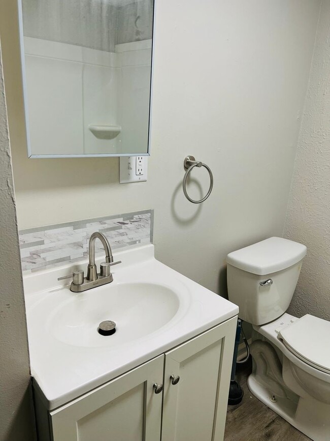 Building Photo - Gorgeous Renovated 3 Bedroom House!