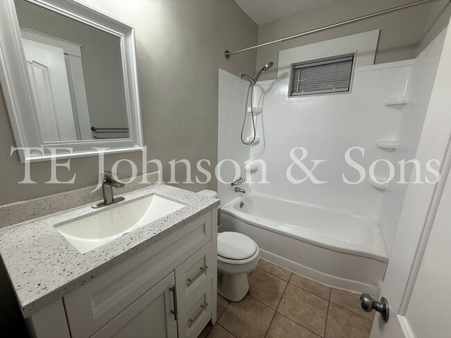 Building Photo - 2 Bedroom Home in Washington Park