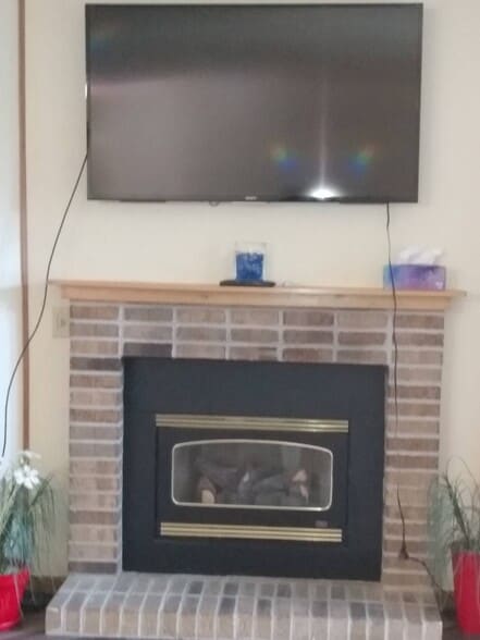 Fireplace - 874 Xanadu Rd