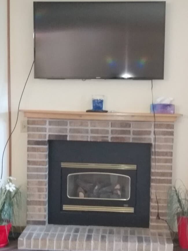 Fireplace - 874 Xanadu Rd