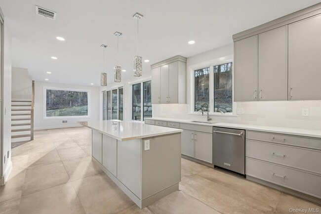 Building Photo - 400 Phillips Hill Rd