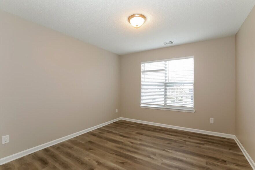 Building Photo - 5713 Colonnade Dr