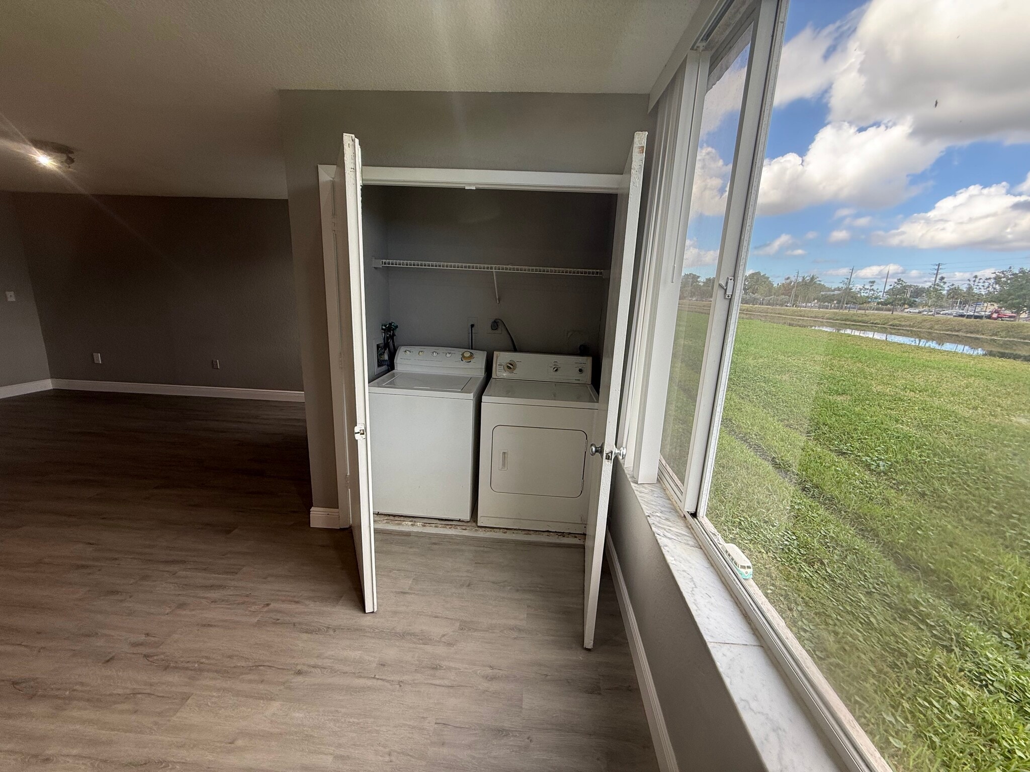 Building Photo - 2881 N Oakland Forest Dr