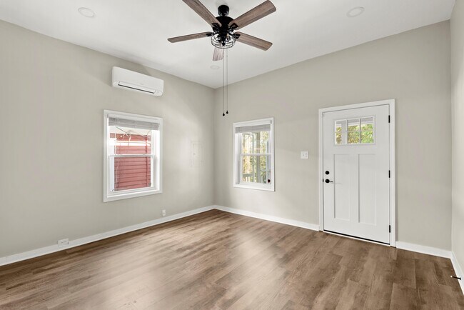 Building Photo - 361 Cameron St SE