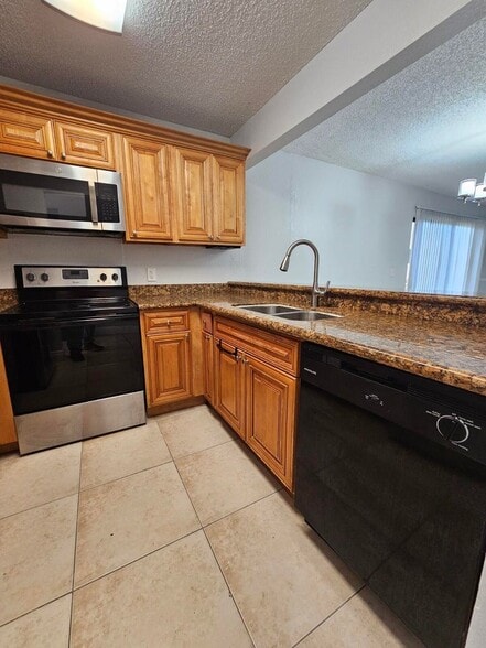 Building Photo - 1453 Lake Crystal Dr