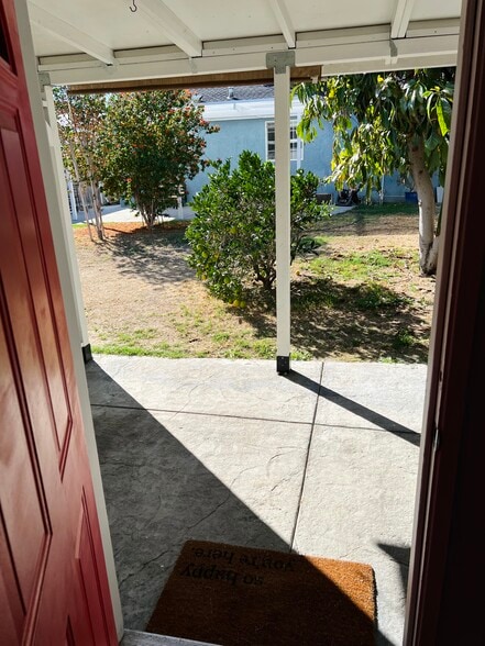 View from outside of front door - 1404 N Buena Vista St
