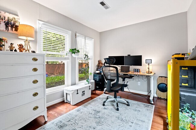 Building Photo - Downtown Living in Raleigh, NC!