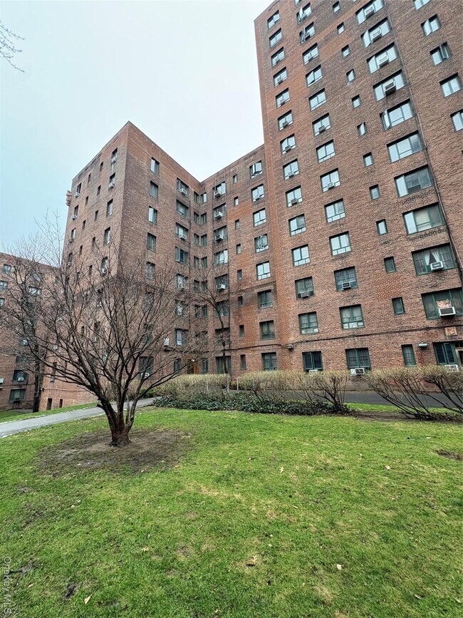 Building Photo - 24 Metropolitan Oval