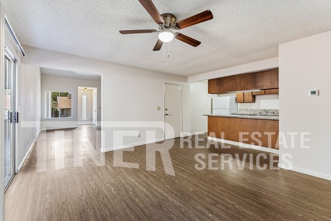 Building Photo - 5535 E Knoll Dr