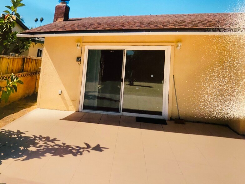 Building Photo - 4076 Mira Costa St