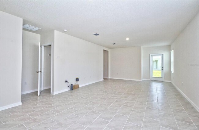 Building Photo - 3302 Pine Lily Ave