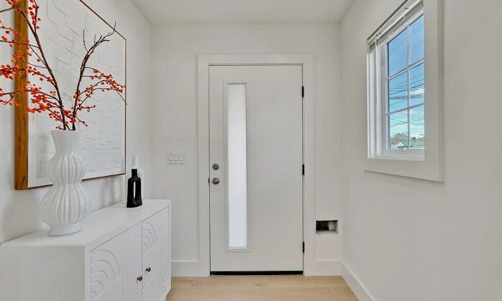 Building Photo - 331 San Antonio Ave