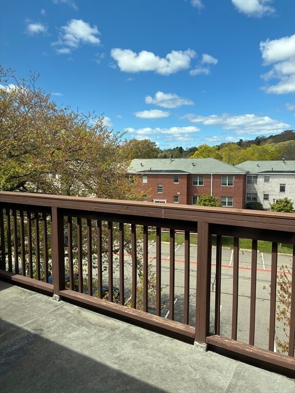 Building Photo - 142 Kenrick St