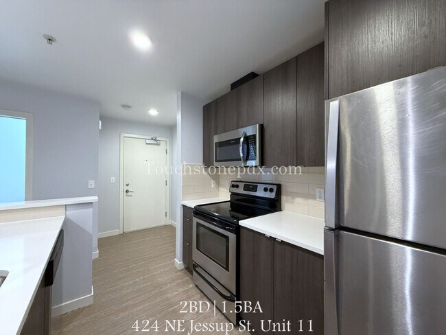Building Photo - 2nd MONTH RENT FREE!- Contemporary 2 Bedroom, 1.5 Bathroom Apartment, Northeast Portland