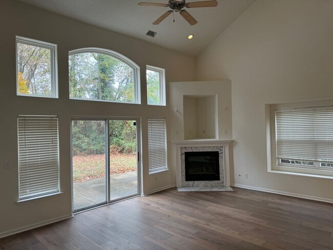 Building Photo - VILLAS AT LAKE LAWSON