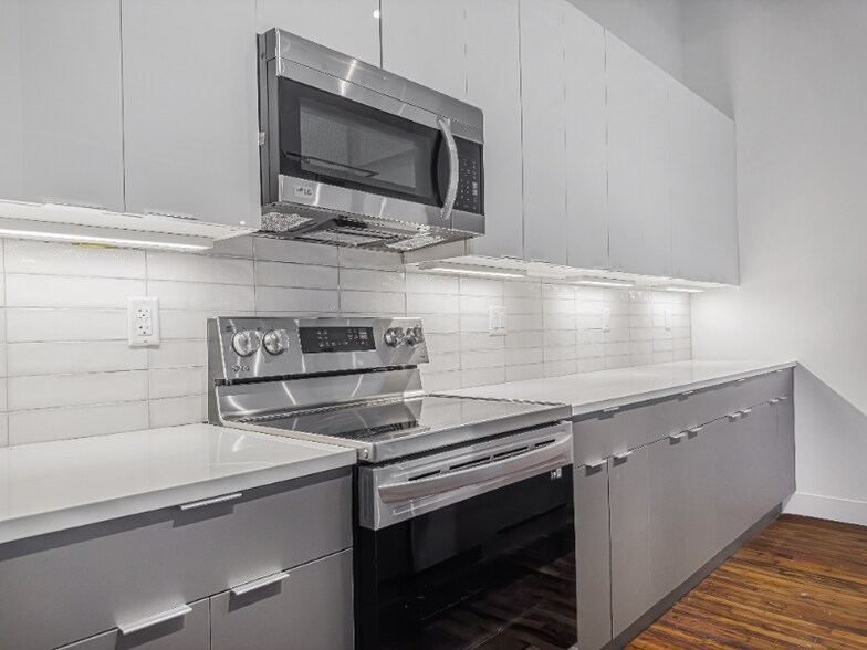 Building Photo - 1851 N Howard St