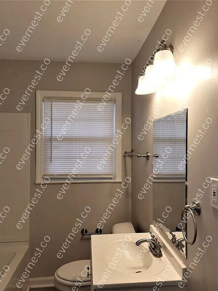 Building Photo - 729 McCluer Rd