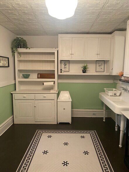 Building Photo - 301 Bingham Ave