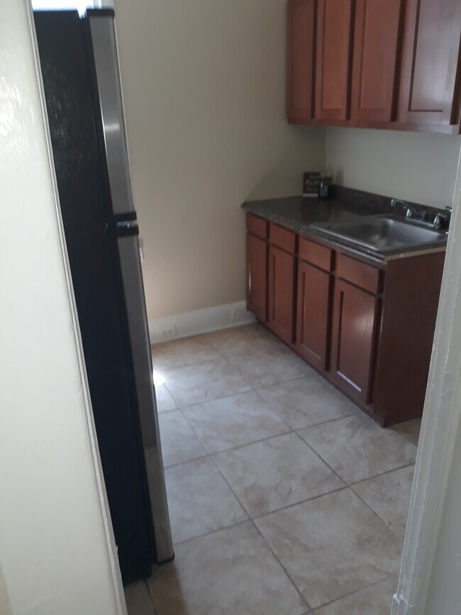 Kitchen - 3013 Oakley Ave