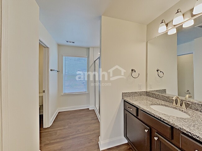 Building Photo - 433 Charity Ln