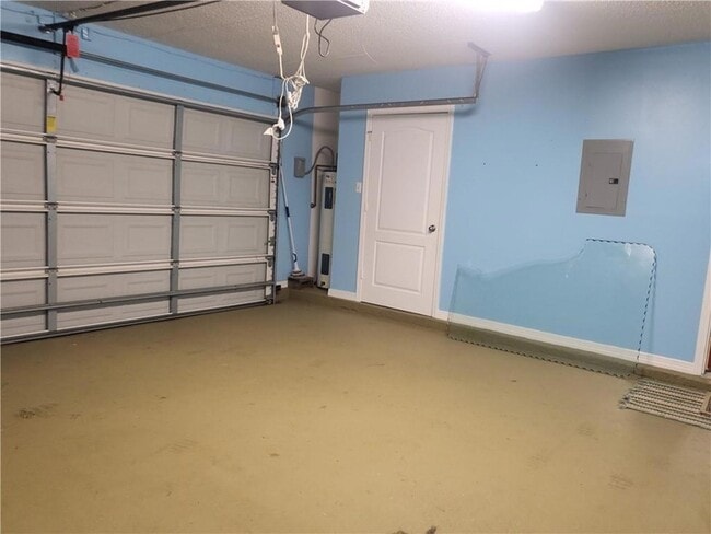 Building Photo - 827 Charlie Dr