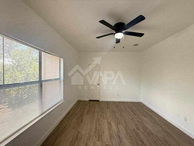 Building Photo - 918 Spring Knoll