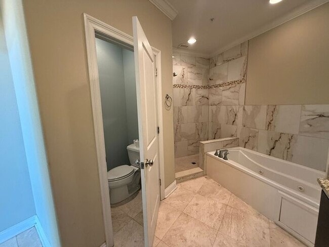 Building Photo - Navarre - Hidden Bay Village - 3 bedroom, 3 bathroom - Waterfront Townhome
