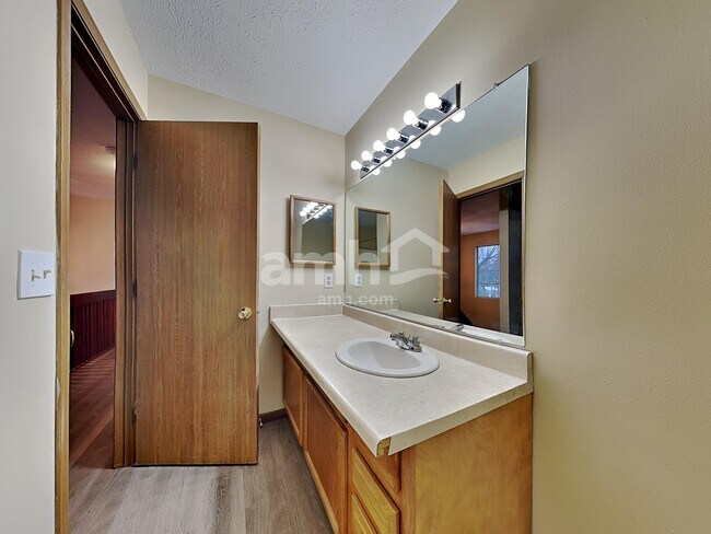 Building Photo - 1209 Nottingham Rd