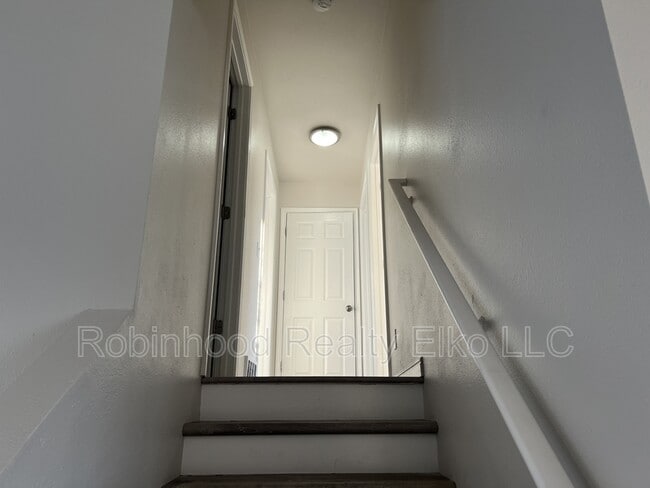 Building Photo - 1515 Glenmoor Dr