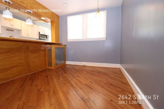 Building Photo - 2642 S 66th St
