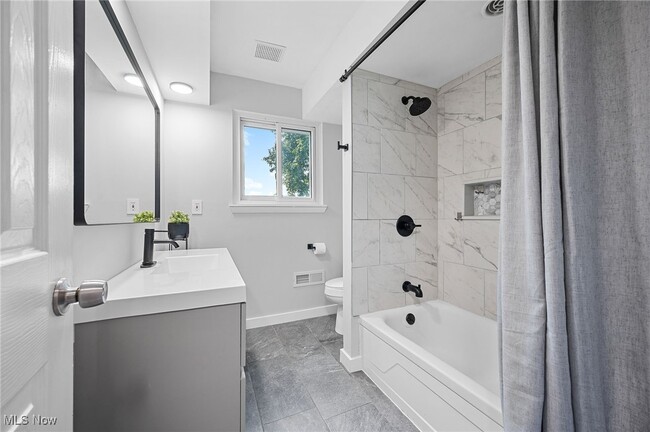 Building Photo - 5401 Woodbury Hills Dr