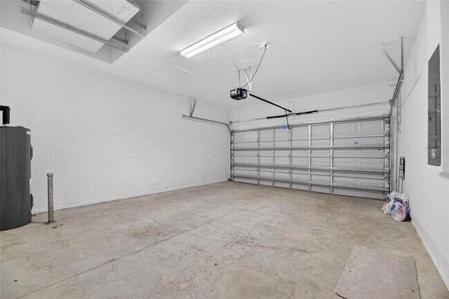 Building Photo - 2425 Bending Bonsai Dr