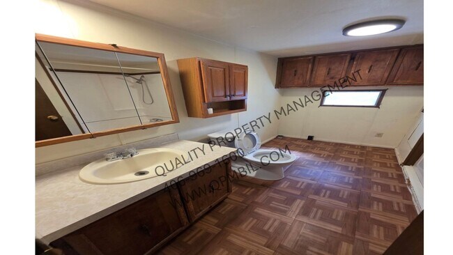Building Photo - 3955-3956 BLUEBIRD MOBILE CT
