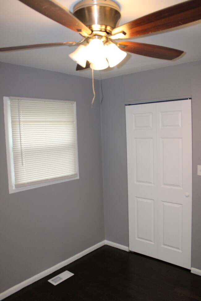 Building Photo - Spacious 4-bedroom, 1.5-bath home located ...