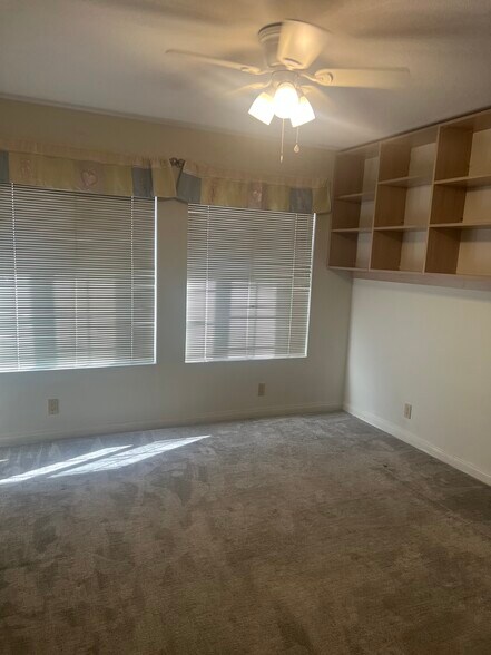 Building Photo - 5018 Evanwood Ave