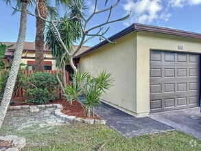 Building Photo - 1622 Gable Ct