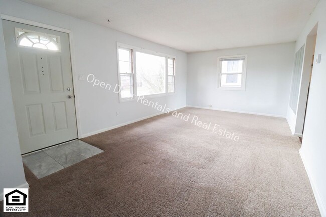 Building Photo - ** $300.00 OFF FIRST MONTHS RENT** Great 3...