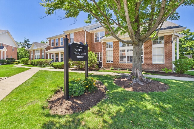 Building Photo - 3 Charlotte Cir